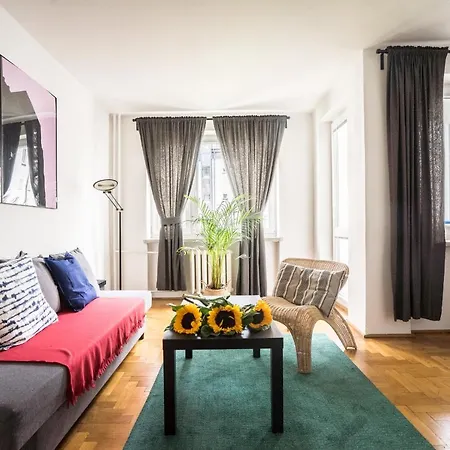 Oomph 3-bedroom Flat 아파트 바르샤바