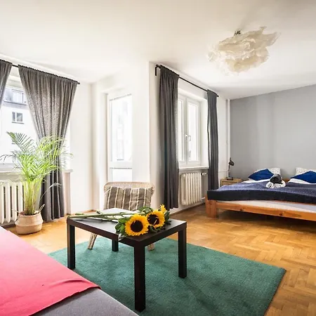 Oomph 3-bedroom Flat * Varšava