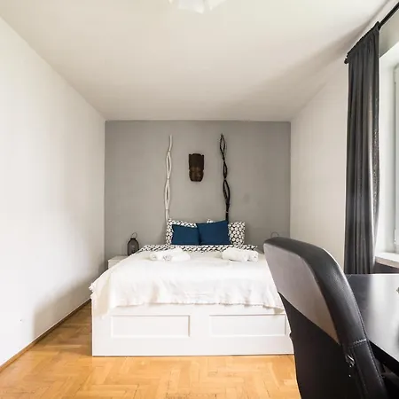 Oomph 3-bedroom Flat Varsó