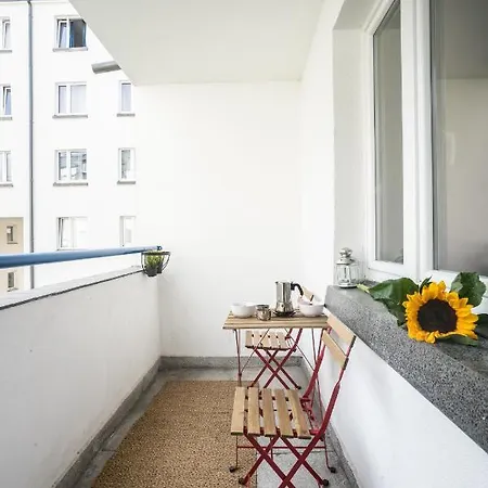 Oomph 3-bedroom Flat Appartamento Varsavia