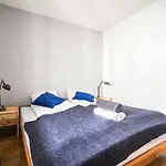 Oomph 3-bedroom Flat وارسو